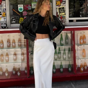 MaxiVitSatinKjol🤍 - Superfin satinkjol ! Bra skick 🤍 