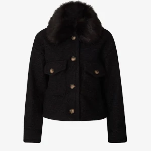 Säljer min liknande meotine jacka - Säljer min liknande meotine jacka då den inte kommer till så mycket användning längre