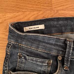 Säljer nu dessa jeans då jag inte använder de längre i modell slim/glenn! Storlek 30/32, skick 9/10 och mitt pris är bara 249kr!😁