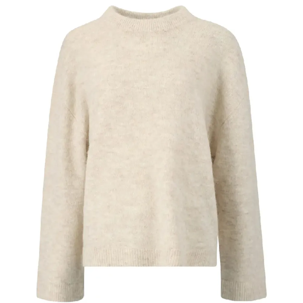 Storlek S, modellen crew neck knitted sweater. Supermjuk verkligen! Säljer även en ljusgrå likadan! ❤️ Slutsåld! . Stickat.
