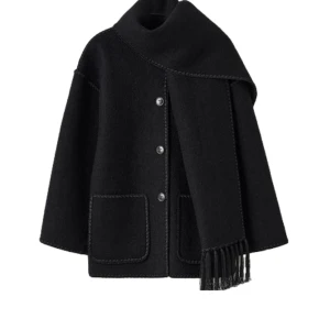 Toteme liknande jacka  - Säljer en kopia av Toteme scarf jacket pga köpte två av misstag. Storlek small men lite oversize passar x-small till medium beroende på hur man vill att den ska sitta. 