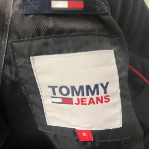 Jacka - Fin jacka Tommy Hilfiger,helt ny, st S.