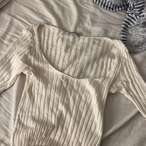 Tröja - Kortärmad tröja ifrån Intimissi, använder inte🫶🏼💘