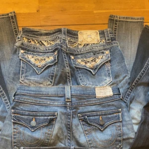 Y2k jeans  - Säjer 3 par skitsnygga jeans från miss me, true religion och Rock and republic. 300 st för true religion och rock and republic. 350 för miss me jeansen OBS rock jeansen är sålda 