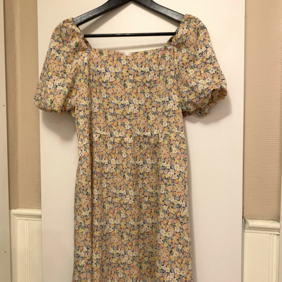 Klänning med blommor 