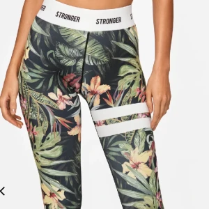 Tränings byxor - Sköna och snygga tränings byxor från stronger. Köpta för 799kr😊🤍