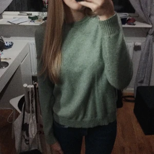 Grön stickad vila tröja - Superfin grön stickad tröja från vila, stl s och bra skick