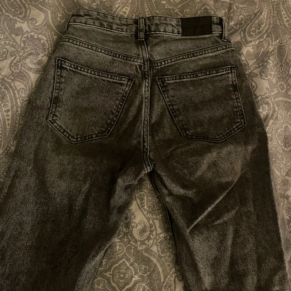 Jeans från Gina Tricot, urtvättade men bra skick.. Jeans & Byxor.