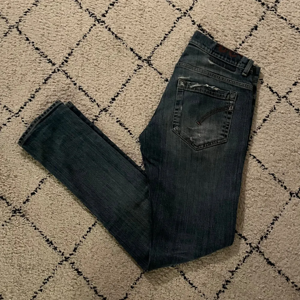 Säljer mina sjukt snygga dondup george slim jeans i stl 30 eftersom de är för små för mig. Skick: 8/10 . Jeans & Byxor.