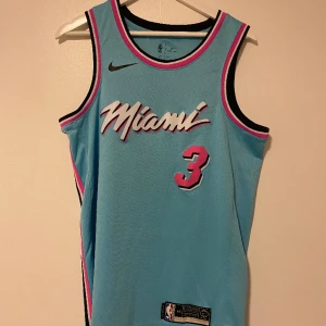 Miami heat Jersey  - Dwayne Wade jersey nypris 1400 köp för 499