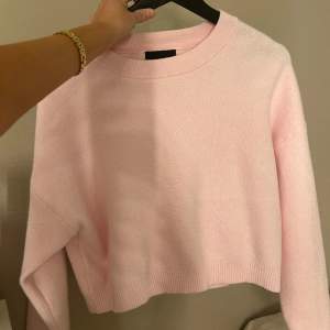 Jättefin rosa stickad tröja från pieces, helt ny aldrig använd. Xs-m