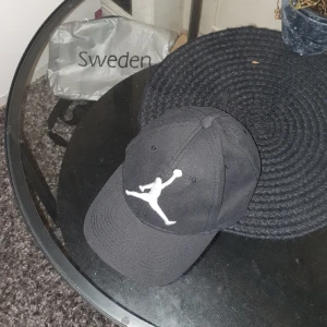 Jordan keps  - Bra skick det e fejk men det e värt priset 