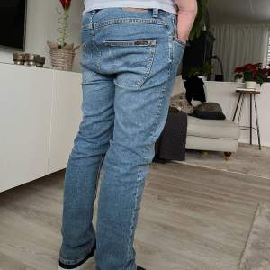 Riktigt snygga Nudie jeans i modellen grim trim som knappt är använda 