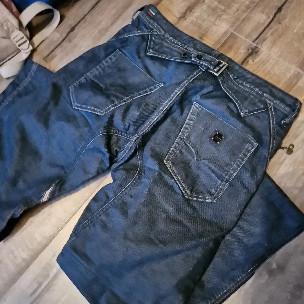 Jeans från diesel, storlek W30/L32. Byxorna är uppsydd i benen, fråga om mått vid intresse. . Jeans & Byxor.