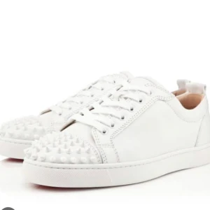 Söker!! - Söker dessa skor även i ljus grå