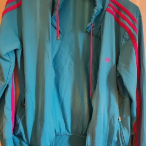 Adidas tröjor  - Använt skick 