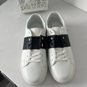 Valentinos  - Helt nya Valentinos Skick 10/10 