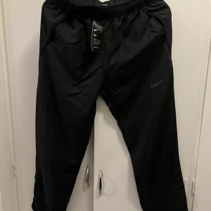 Dri-fit Nike  - Dri-fit byxor köpta utomlands, inte äkta. Ej använt då de är för små. Passar storlek S.