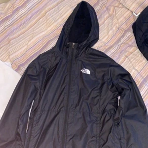 Northface face jacka - S/M sitter den som 