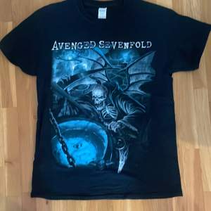 Avenged sevenfold t-shirt  väl använd men i bra skick 