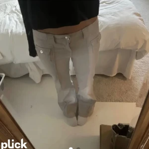 H&M jeans  - Säljer dessa h&m jeans köpta här på Plick då de inte passade. Slutsålda överallt💗(Lånade bilder)