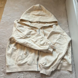 Beige kofta  - Oversized zip hoodie, passar M-L