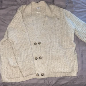 Stickad kofta - Säljer min supppper mysiga stickade kofta! 