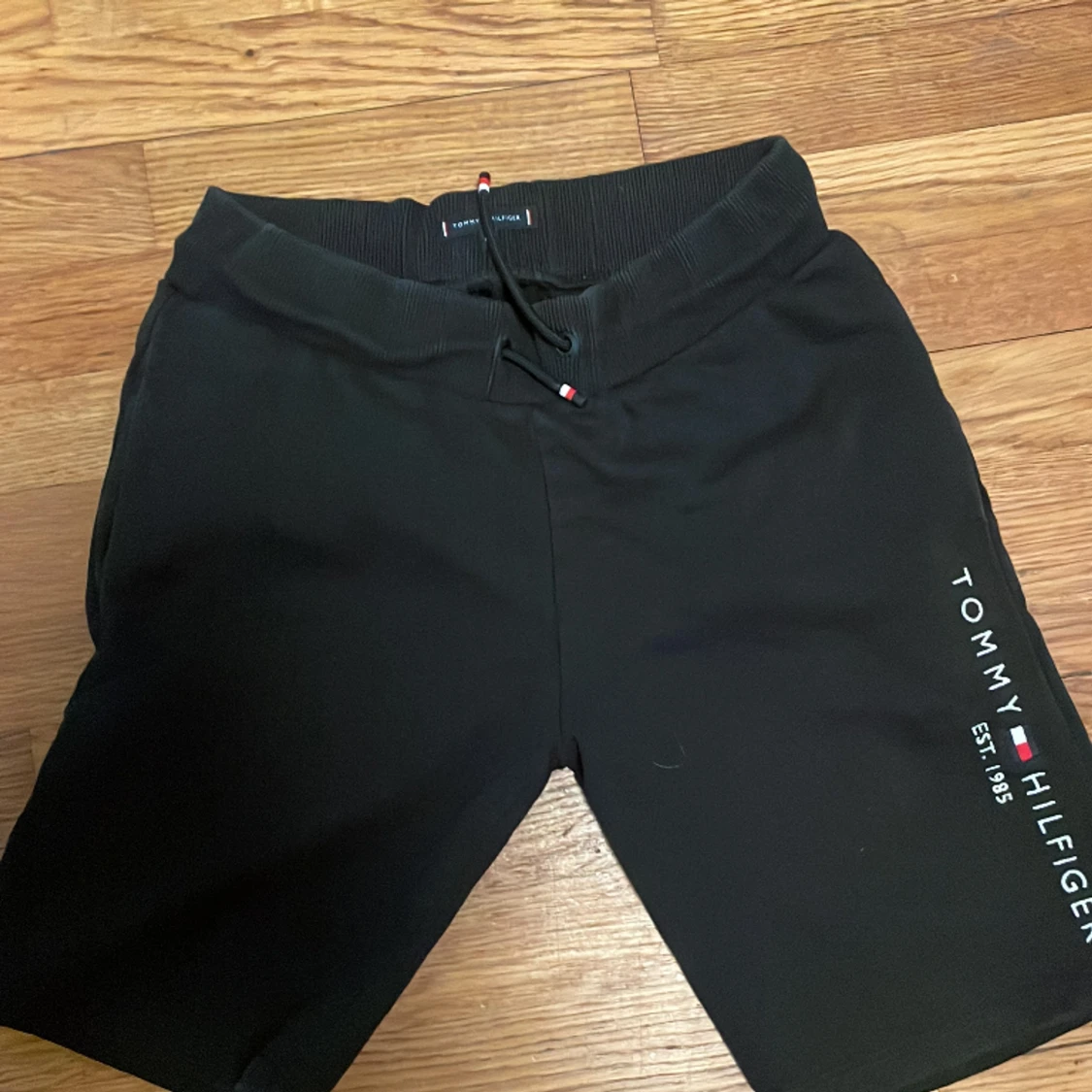 Säljer ett par Tommy HILFIGER shorts - 90