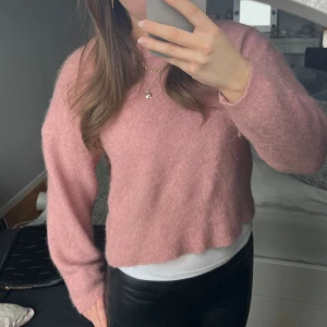 Stickad tröja - Fin rosa stickad tröja från Lindex. Bra skick.
