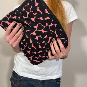 Ipadfodral - Ipadfodral handsytt på begagnade tyger. Oanvänt. 