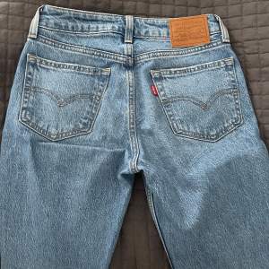 Super snygga lågmidjade Levi’s jeans. Bara testade. Storlek 23