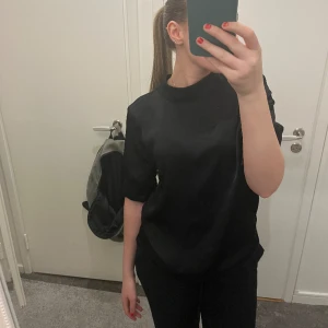 Blus - Snygg blus ifrån Gina, aldrig använd ( nyskick )!!!