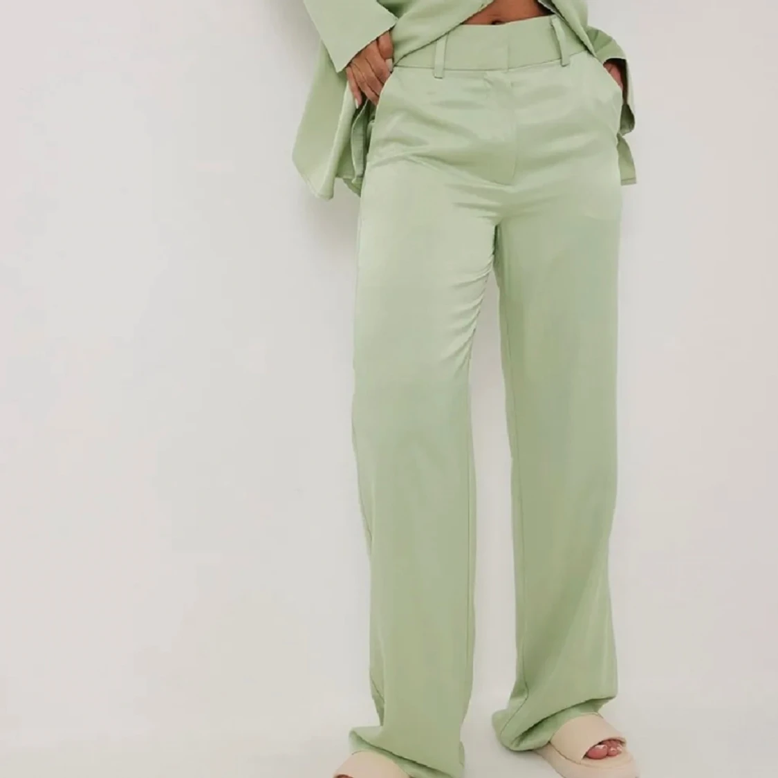 Satinbyxa Nakd x Lojsan Wallin