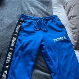 Hoodrich byxor - Säljer mina hoodrich byxor som blivit för små. Skicket är i 7/10 så säljer billigt.