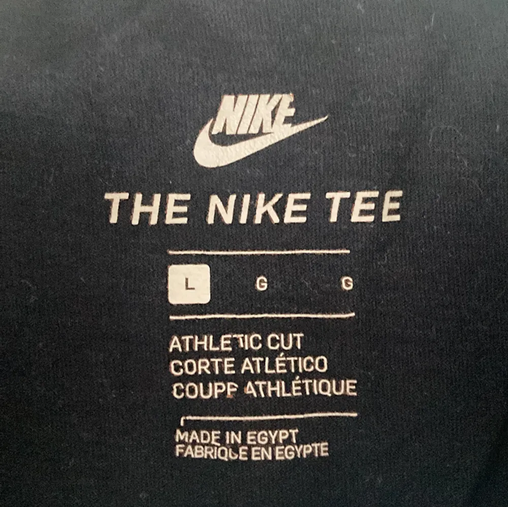 Nike t-shirt st L. Nyskick, ej använd (passade ej).. T-shirts.