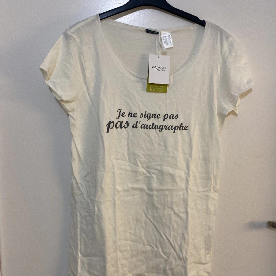 T-shirt helt ny med etikett 