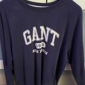 Gant tröja jag ej använder längre.  Har en skada på vänster ärm därav priset (se bild nmr 3) Pris 150 kr.