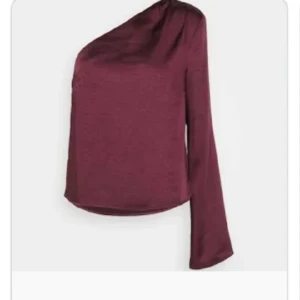Blus  - Helt NY blus från Gina. så himla snygg men passar tyvärr inte mig. Har i både storlek 34 och 36