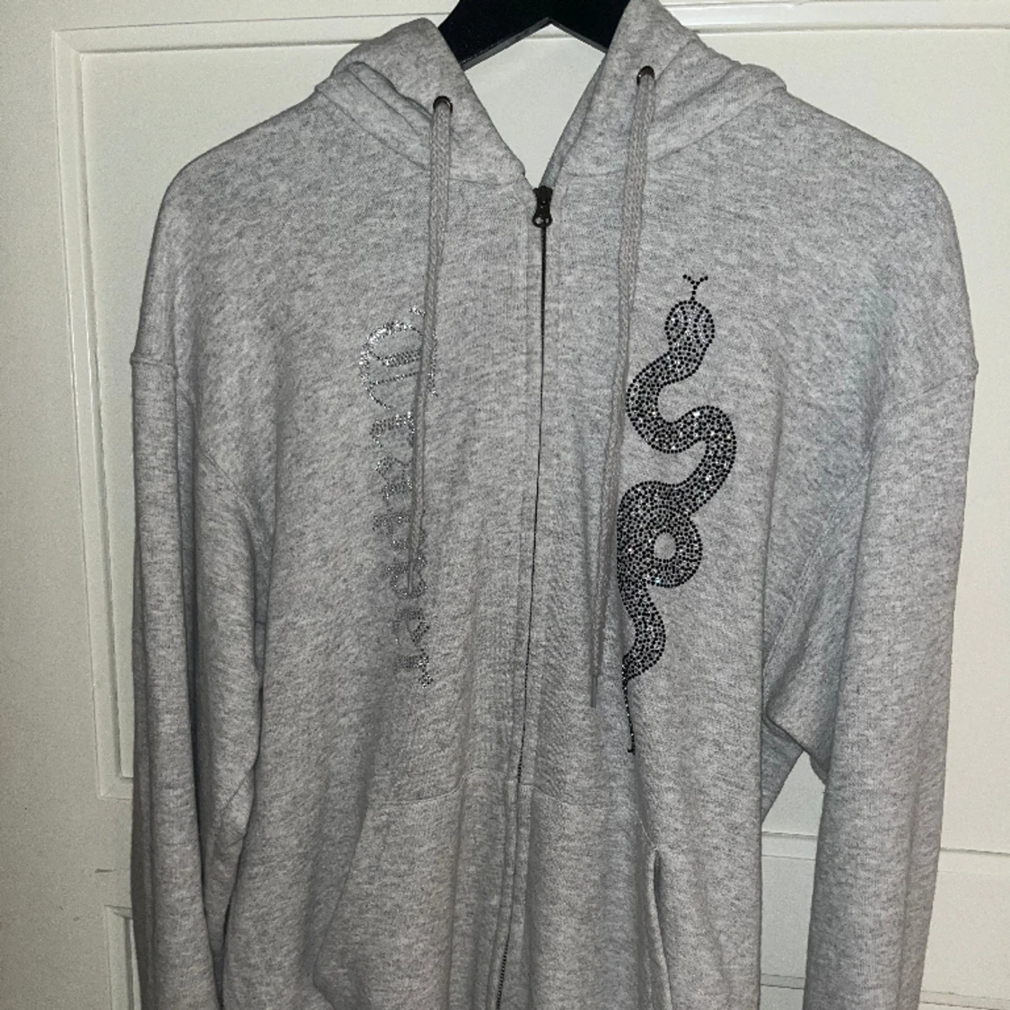 MADE BY TRAPPERS ZIP HOODIE