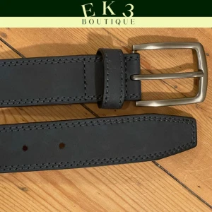 Läder/Mocka bälte - Helt nytt läder/mocka bälte i mörklblått Stilrent och passar till allt