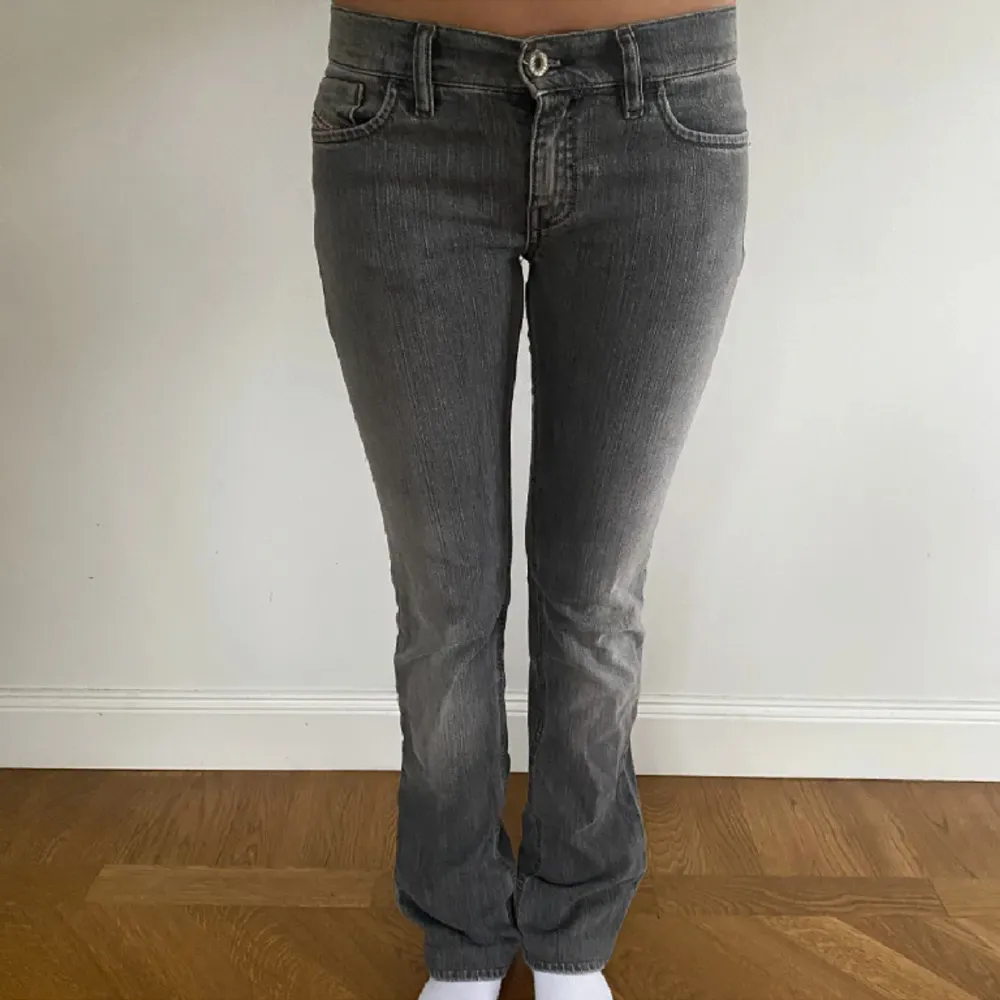 Säljer dessa snygga Lågmidjade diesel jeansen!💞. Jeans & Byxor.