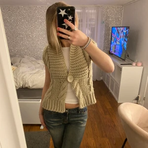 Beige kofta  - Superfin men är lite nopprig! Passar xs/s💕