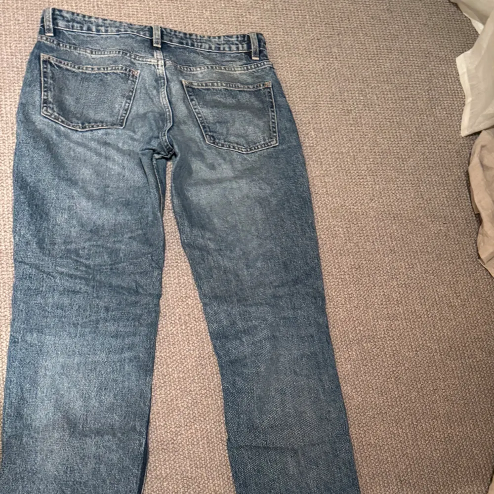 Snygga straight jeans från zara i storleken 36 funkar också 34💕🔥. Jeans & Byxor.