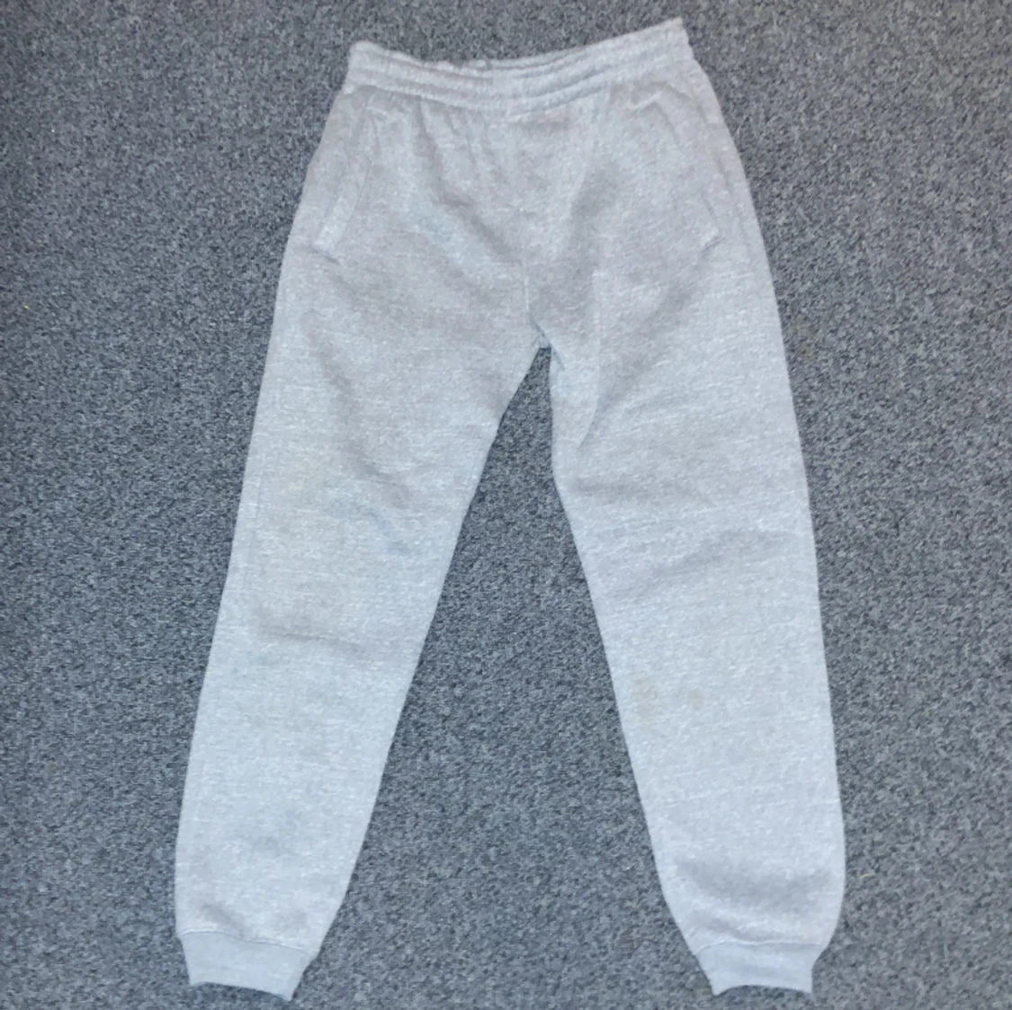 Gråa mjukis byxor 