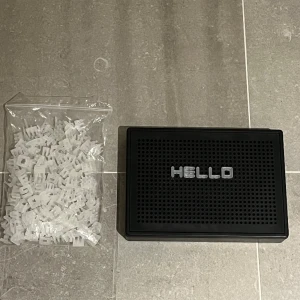 Ljusbox  - Säljer denna ljusbox med olika bokstäver till. Vet ej märket. Bra skick. Man behöver 3 vanliga batterier till.