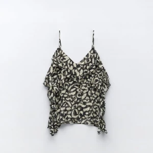 Djurmönstrad volangtopp Zara - Oanvänd nyinköpt från zara som jag inte hann returnera i tid.