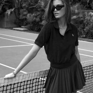 Tenniströja  - Mörkblå tenniströja från Sporty & Rich i terrycloth material 😇