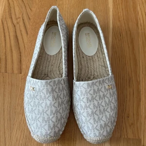 Michael kors skor - Nästan oanvända, bra skick. 