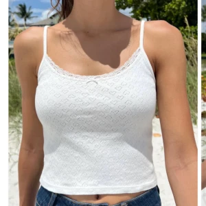 Linne brandy melvimle - Supergulligt vitt linne från brandy Melville med en lite rosett. Köpt i London för strax över 200kr, endast använt en gång. 🌸