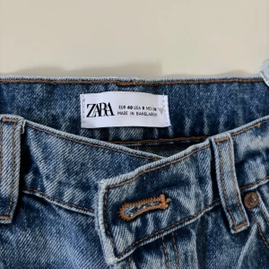Zara jeans - Virala zara jeansen, straight leg Storlek: EUR 40 Aldrig använda, därför nyskick